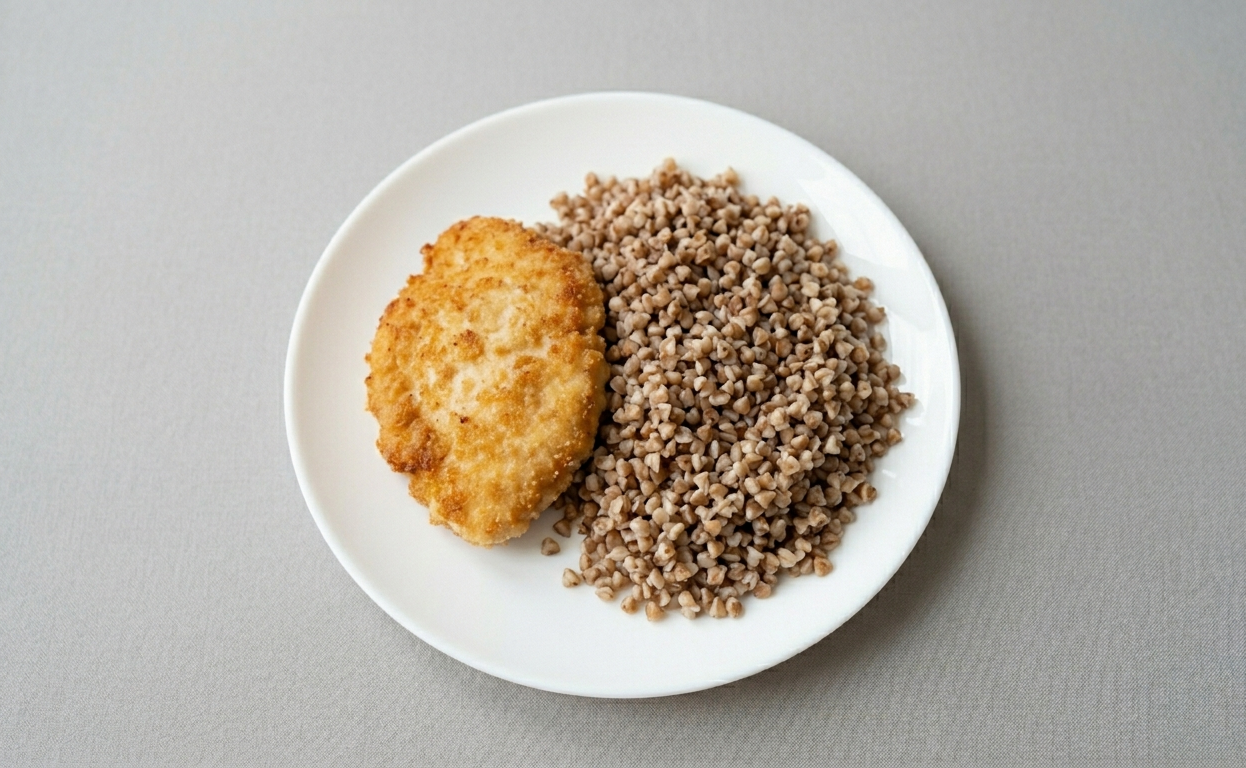 Куриная котлета с гречкой